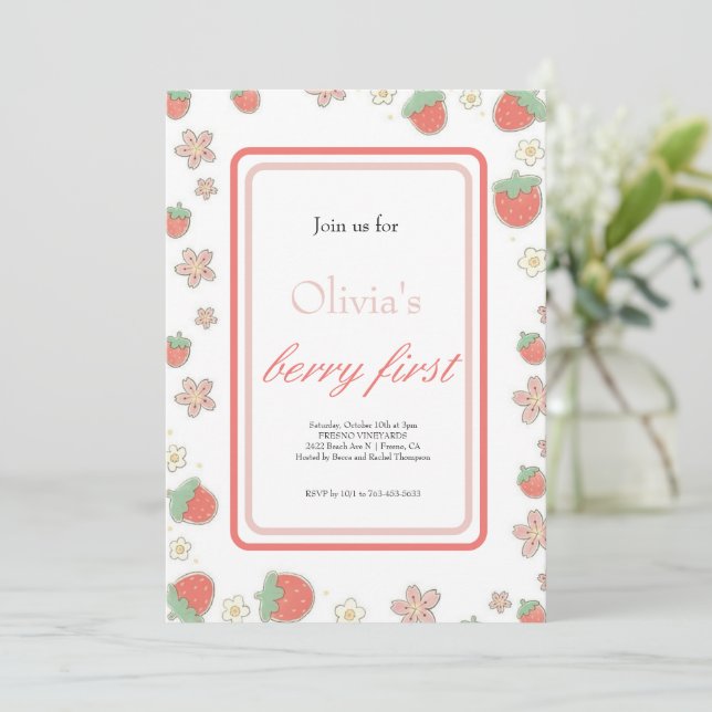 Invitación de cumpleaños de fresa para la primera  (Anverso de pie)