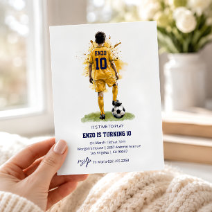 Invitación de cumpleaños de fútbol dorado amarillo
