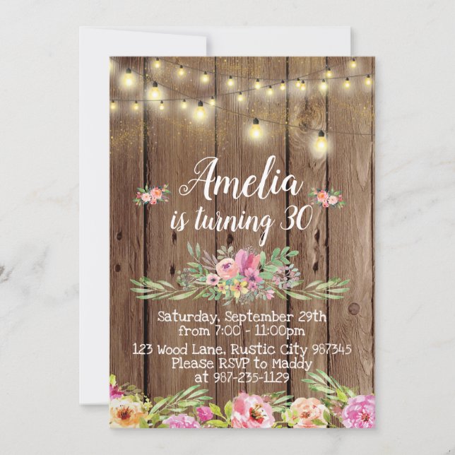 Invitación de cumpleaños de madera y flores rustic (Anverso)