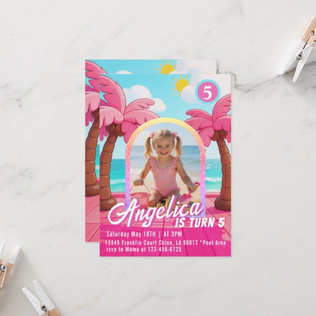 Invitación de cumpleaños de moda rosa muñeca playa (Anverso/Reverso In Situ)