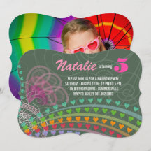 Invitación de cumpleaños de niña con corazón de ar