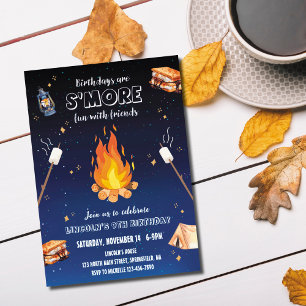 Invitación de cumpleaños de S'more junto a la foga