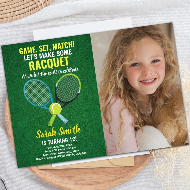 Invitación de cumpleaños de tenis azul y verde cla (Light Green Blue Tennis Birthday Invitations photo)