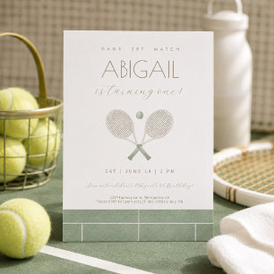 Invitación de cumpleaños de tenis en verde salvia