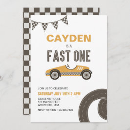 Invitación de cumpleaños de un coche de carrera rá