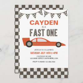 Invitación de cumpleaños de un coche de carrera rá