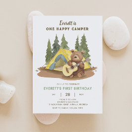 Invitación de cumpleaños de un feliz oso de guitar