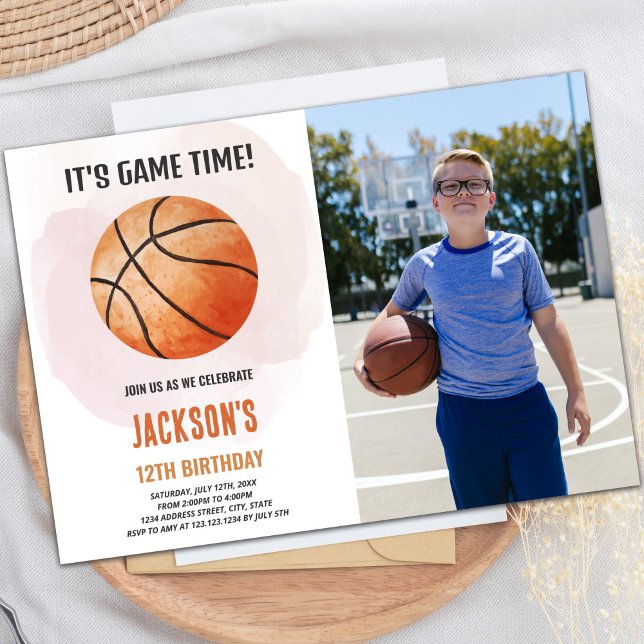 Invitación de cumpleaños de Watercolor Basketball (Watercolor Basketball Birthday Invitations w photo)