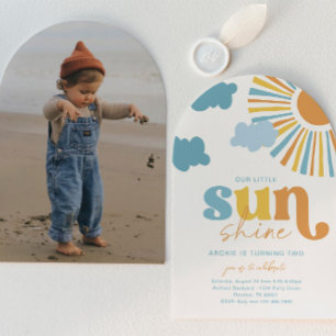 Invitación de cumpleaños del arco del sol