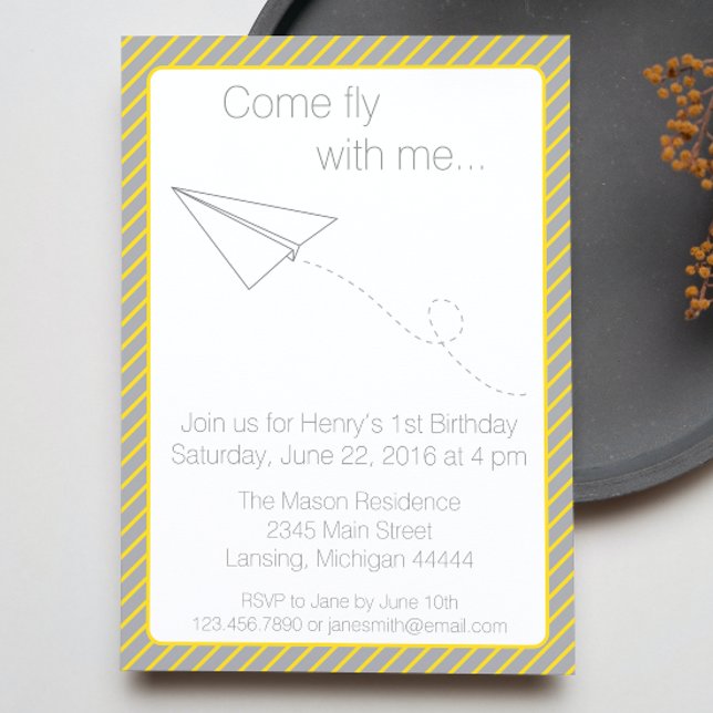 Invitación de cumpleaños del avión de papel rayado (Subido por el creador)