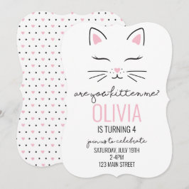 Invitación de cumpleaños gatita con corazones rosa