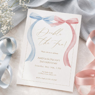 Invitación de cumpleaños gemelo con lazo azul rosa