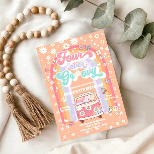 Invitación de cumpleaños Groovy para siempre cuatr