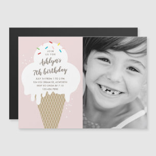 Invitación de cumpleaños infantil con cono de hela