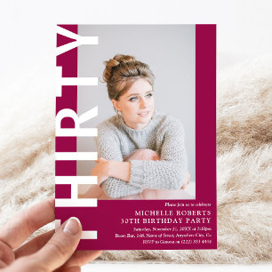 Invitación de cumpleaños moderna para treinta años