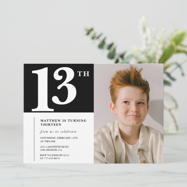 Invitación de cumpleaños número 13 en blanco y neg (Anverso de pie)