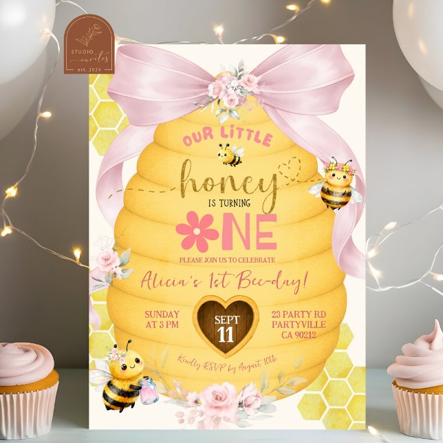Invitación de cumpleaños número 1 con abeja y lazo (Subido por el creador)