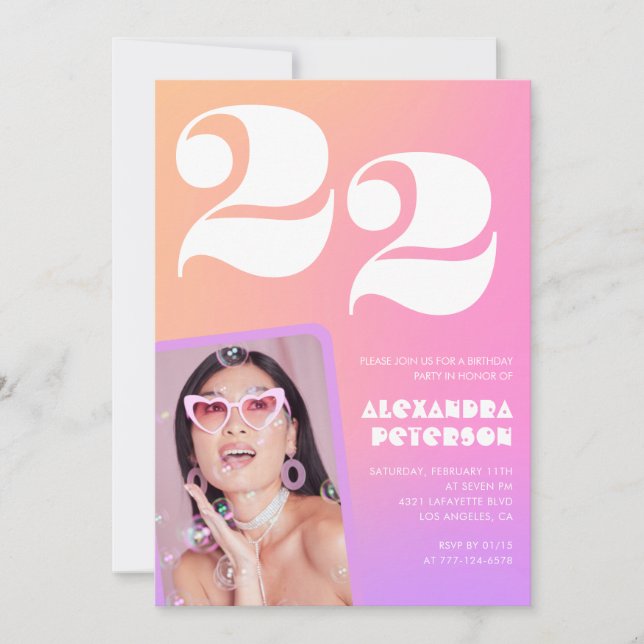 Invitación de cumpleaños número 22 con gradiente r (Anverso)