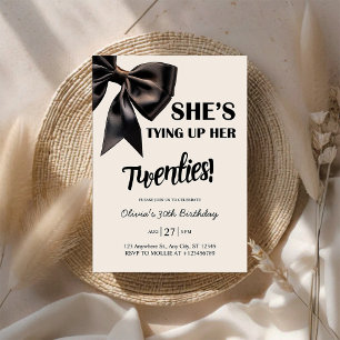 Invitación de cumpleaños número 30 con lazo negro