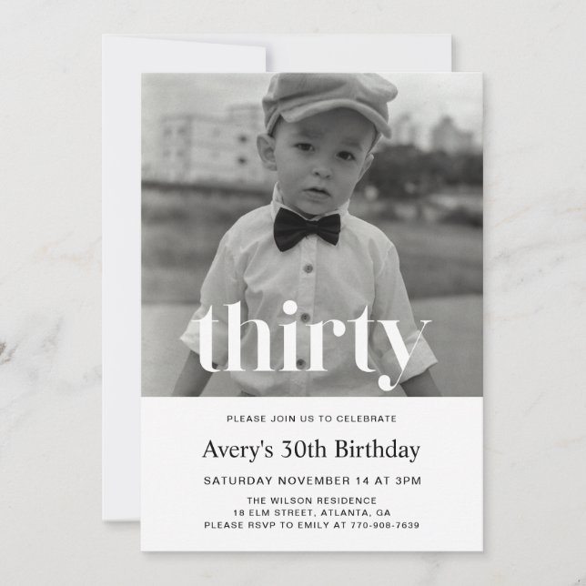 Invitación de cumpleaños número 30 con tipografía  (Anverso)