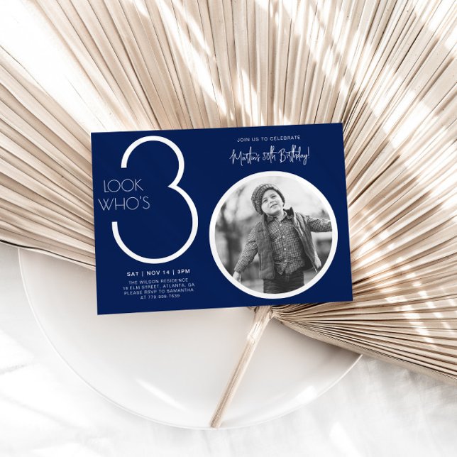 Invitación de cumpleaños número 30 moderna en azul (Subido por el creador)