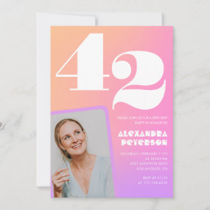 Invitación de cumpleaños número 42 con gradiente r