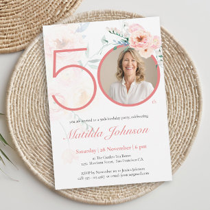 Invitación de cumpleaños número 50 con foto floral