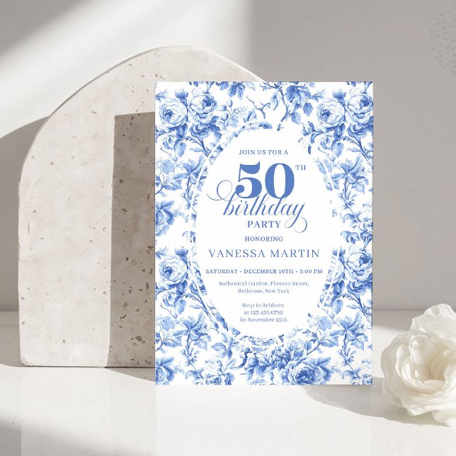 Invitación de cumpleaños número 50 con rosas Toile (Classic Navy Blue Toile Rose 50th Birthday Invitation)