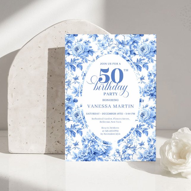 Invitación de cumpleaños número 50 Luxury Deep Blu (Luxury Deep Blue Toile Roses 50th Birthday Invitation)