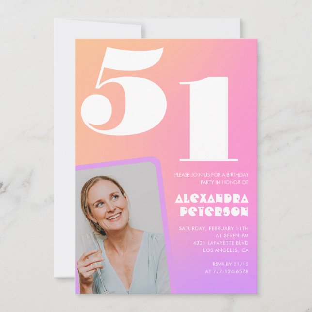 Invitación de cumpleaños número 51 con gradiente r (Anverso)