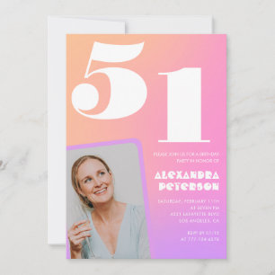 Invitación de cumpleaños número 51 con gradiente r