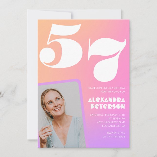 Invitación de cumpleaños número 57 con gradiente r (Anverso)