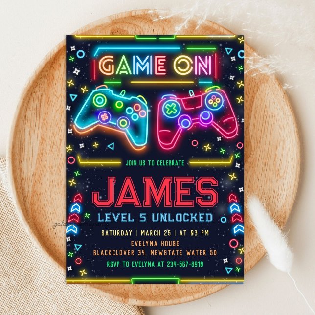 Invitación de cumpleaños número 5 de Games on glow (Games on glow Birthday Party Invitation
)