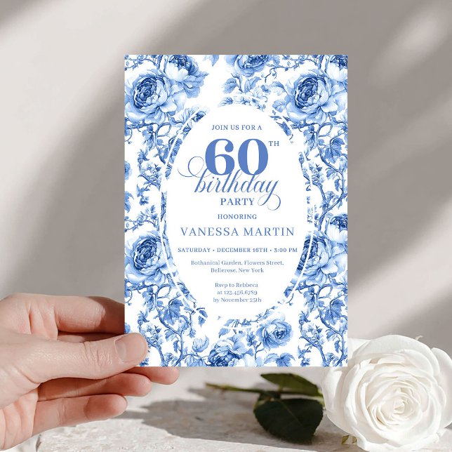 Invitación de cumpleaños número 60 Chic Blue Toile (Chic Blue Toile Roses 60th Birthday Invitation Download

)