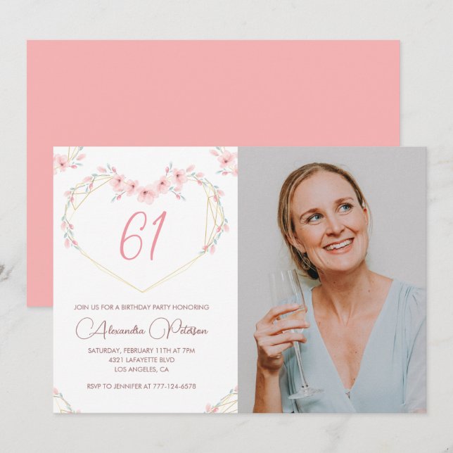Invitación de cumpleaños número 61 con foto floral (Anverso / Reverso)