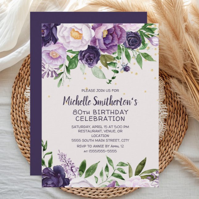 Invitación de cumpleaños número 80 con brillo flor (Elegant purple watercolor floral women's 80th birthday party invitation)