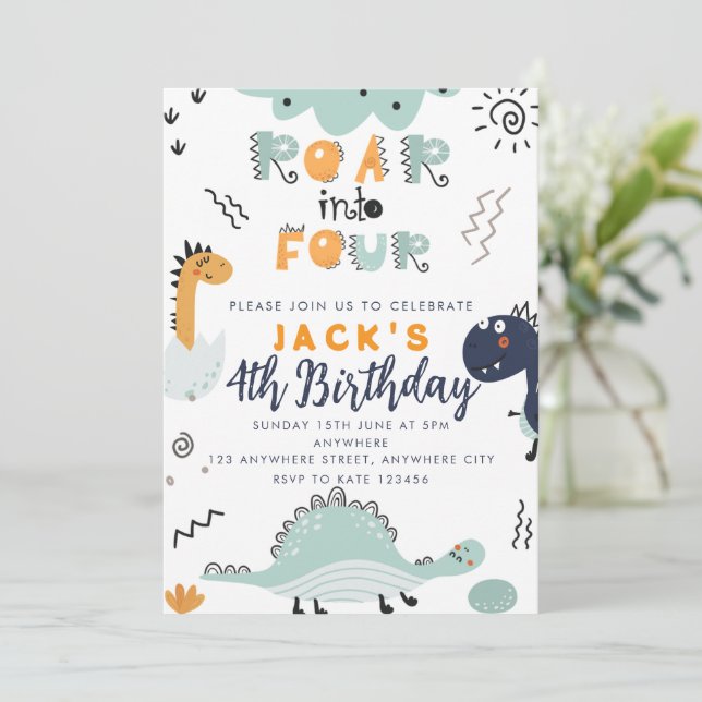 Invitación de cumpleaños número cuatro con rugido  (Anverso de pie)