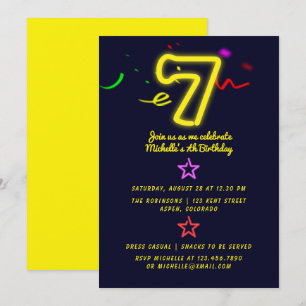 Invitación de cumpleaños número siete con letrero 