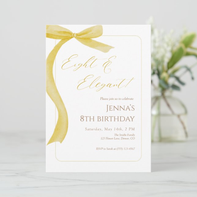 Invitación de cumpleaños octavo con lazo amarillo (Anverso de pie)