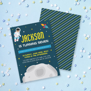 Invitación de cumpleaños para astronauta niño oscu