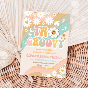 Invitación de cumpleaños retro Groovy Daisy
