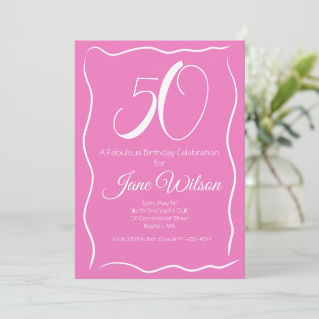Invitación de cumpleaños rosa 50 y fabuloso (Anverso de pie)