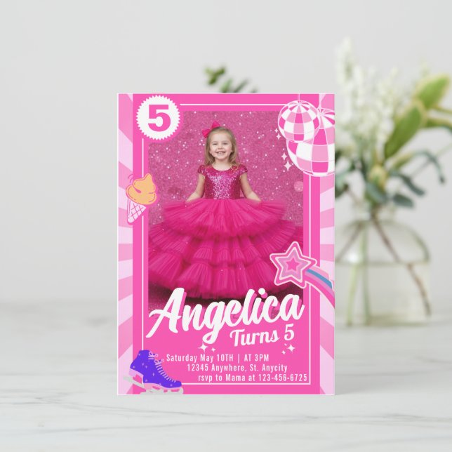 Invitación de cumpleaños rosa de muñeca (Anverso de pie)