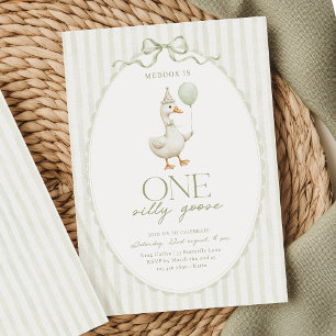Invitación de cumpleaños Sage Green One Silly Goos