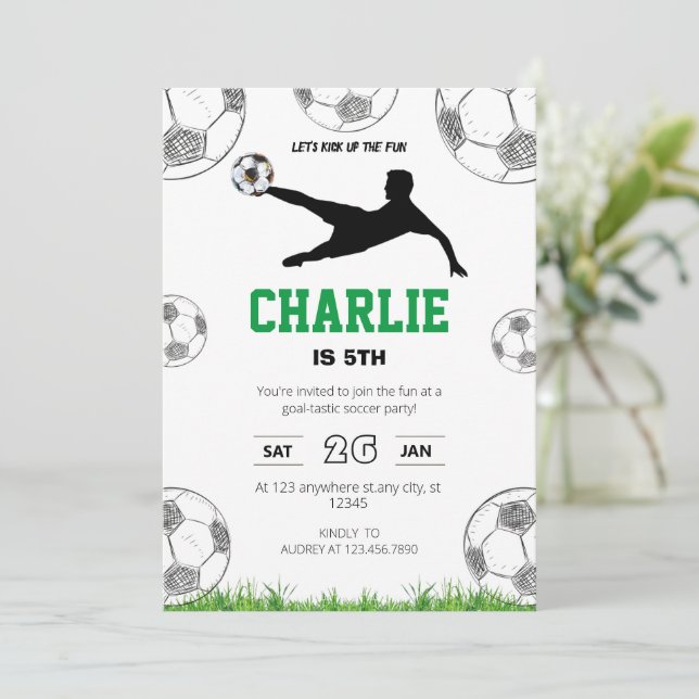 Invitación de cumpleaños simple al fútbol blanco (Anverso de pie)
