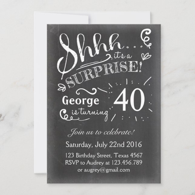 Invitación de cumpleaños sorpresa Chalkboard Rusti (Anverso)