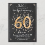 Invitación de cumpleaños sorpresa Chalkboard Rusti<br><div class="desc">(H) ¡Una manera perfecta de invitar a sus invitados a esta fiesta especial de cumpleaños!</div>