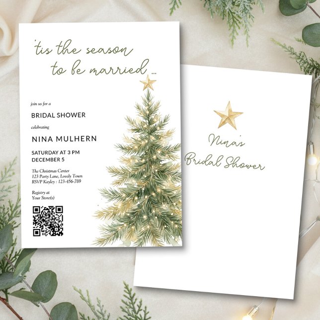 Invitación de Despedida de Soltera con Árbol de Na (Tis the Season to be Married Christmas Tree Winter Bridal Shower Invitation by Darling & May)