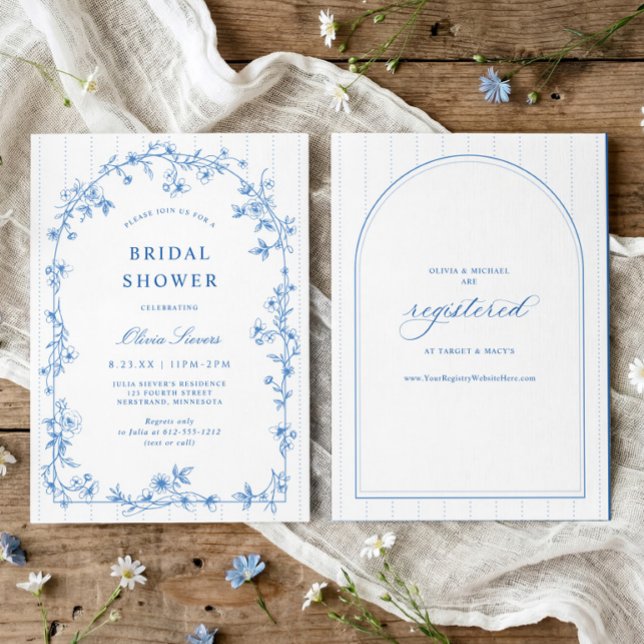 Invitación de Despedida de Soltera Floral Azul y B (Blue and white bridal shower invitation with French toile florals and elegant arch frame.)