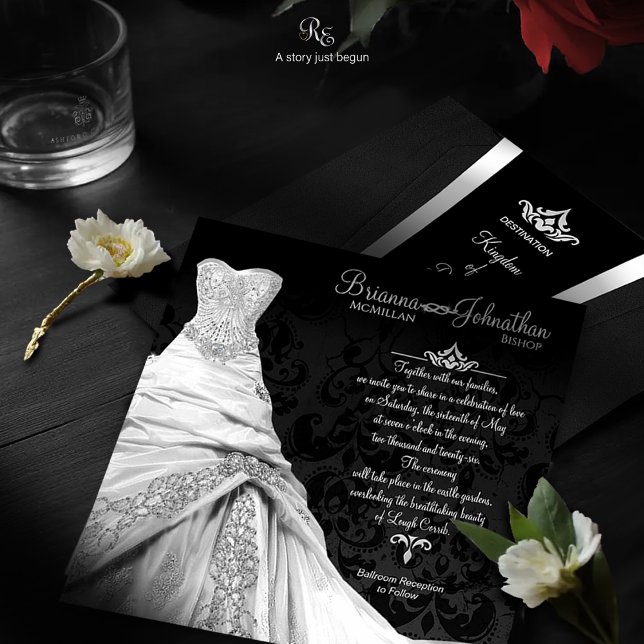 Invitación de destino de Black Tie Luxe (Front and back view of the Black Tie Luxe invitation featuring tuxedo and ball gown details.)